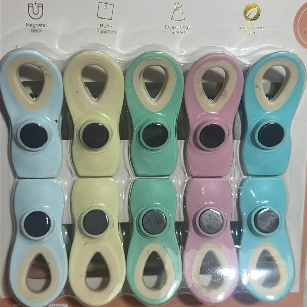 Gourmet Kitchen set of 10 strawberry bag clips  magnet back